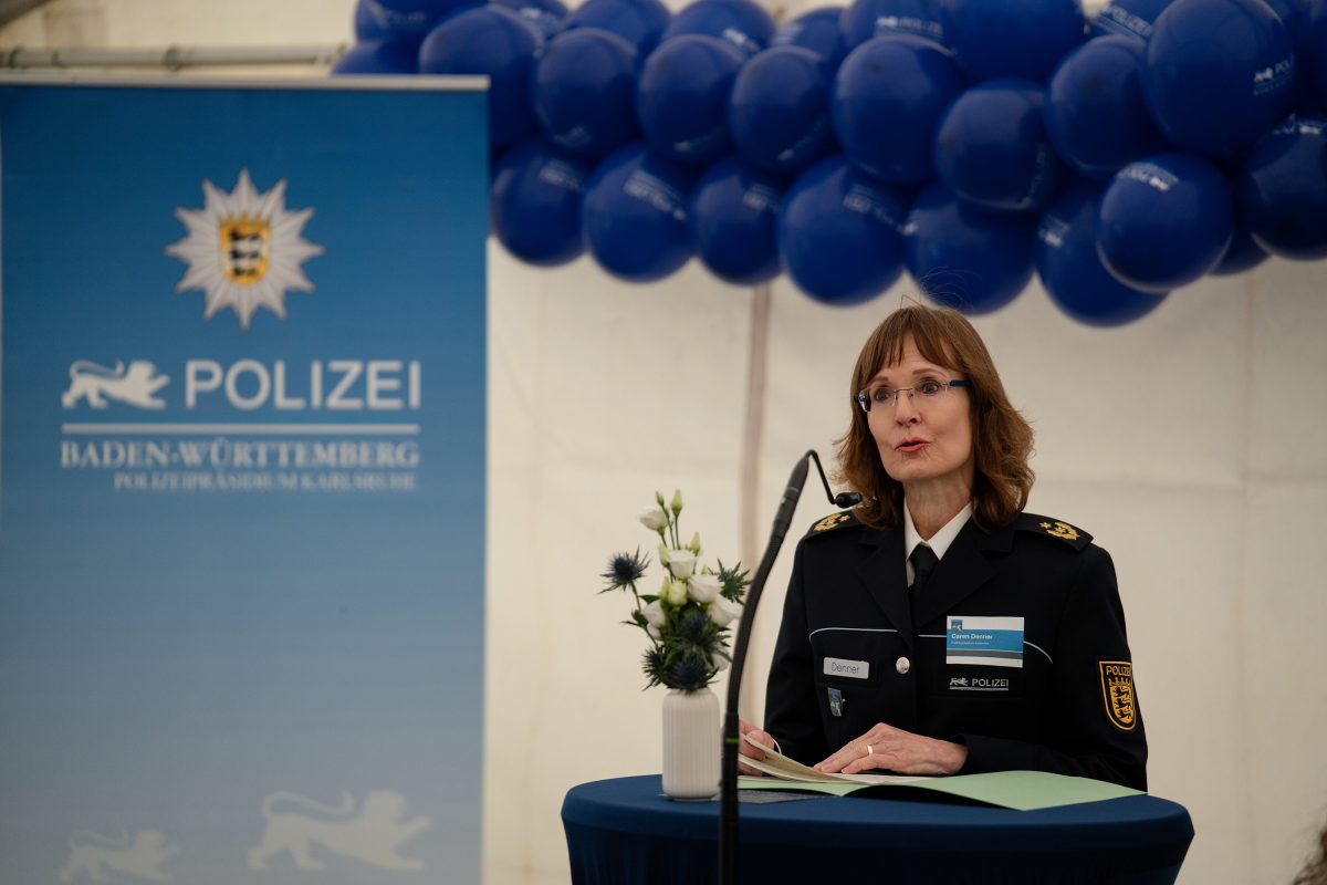 Polizeipräsidentin auf der Eröffnung des Polizeipräsidiums Karlsruhe.