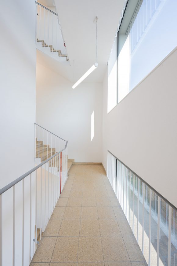 Treppenhaus im Polizeipräsidium Karlsruhe.