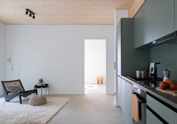 Innenaufnahme einer Wohnung im Moduler Wohnungsbau aus Holz in Berlin.