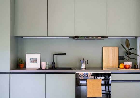 Innenaufnahme einer Wohnung im Moduler Wohnungsbau aus Holz in Berlin.