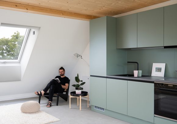 Innenaufnahme einer Wohnung im Moduler Wohnungsbau aus Holz in Berlin.