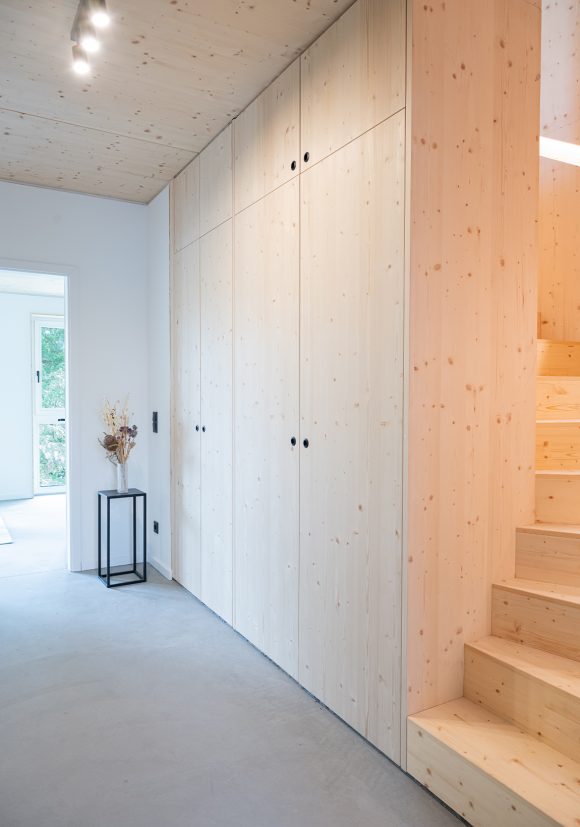 Innenaufnahme einer Wohnung im Moduler Wohnungsbau aus Holz in Berlin.