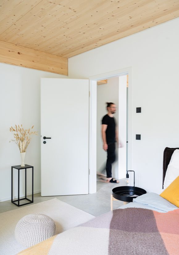 Innenaufnahme einer Wohnung im Moduler Wohnungsbau aus Holz in Berlin.