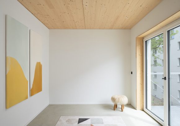 Innenaufnahme einer Wohnung im Moduler Wohnungsbau aus Holz in Berlin.
