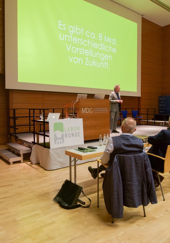 Prof. Xaver Egger spricht beim Konvent der Baukultur 2022
