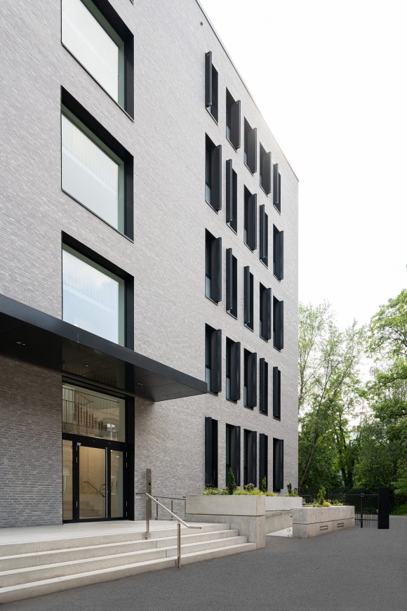 Klinkerfassade des Polizeipräsidums karlsruhe
