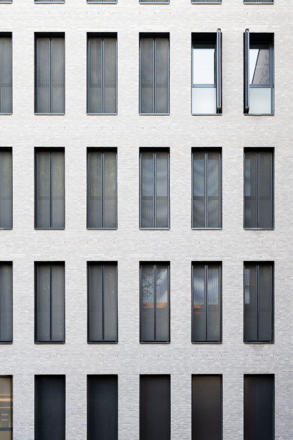 Klinkerfassade des Polizeipräsidums karlsruhe