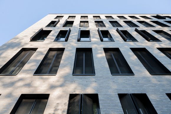 Klinkerfassade des Polizeipräsidums karlsruhe