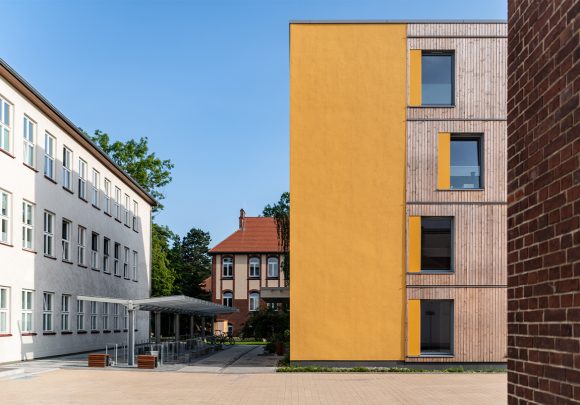 Fassade der Bioniq Apartments in Greifswald.