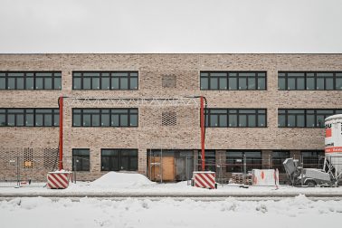 Außenaufnahme der Baustelle des Inklusiven Schulzentrums in Döbern.